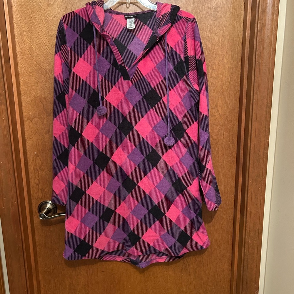 Set of 2 soft plaid sleepwear. Hooded sleepshirt with pajama pants size L